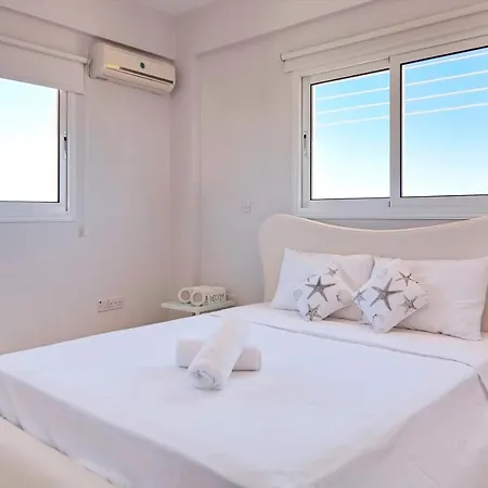 Velomar Villa *